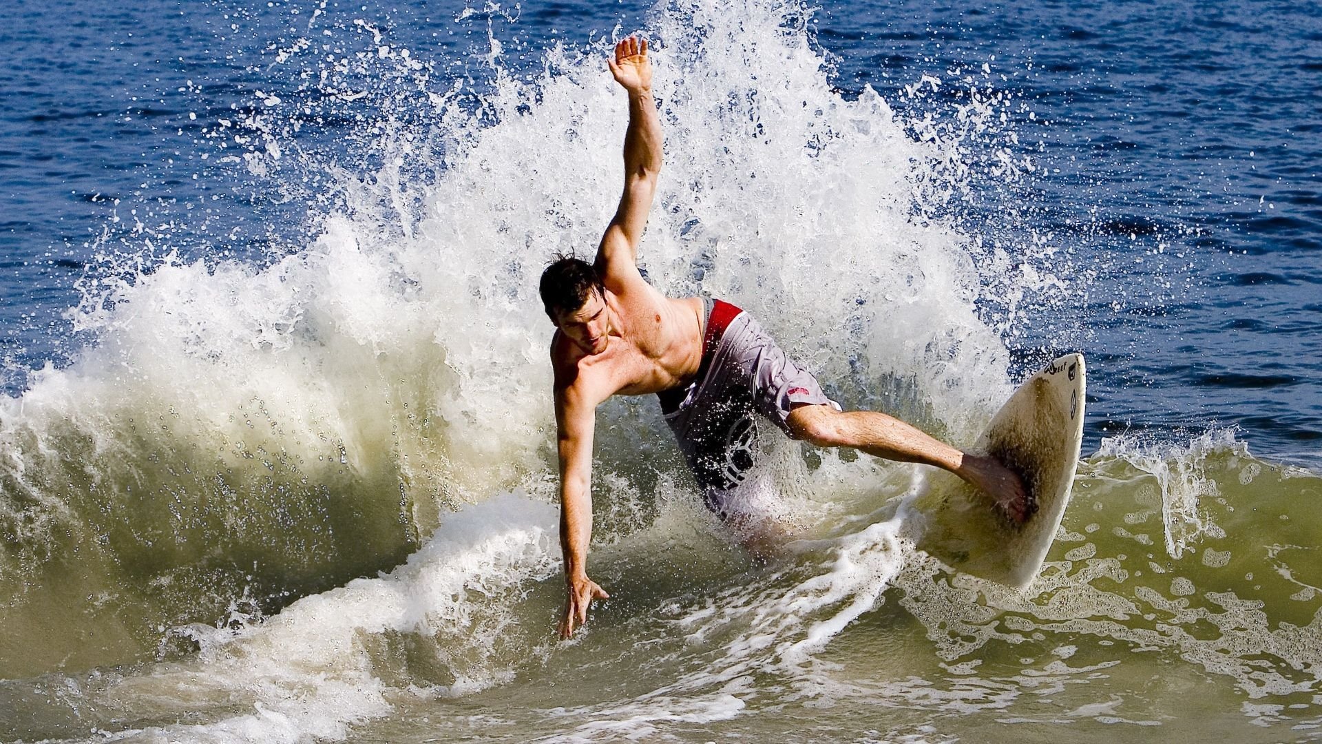九游博彩-霍特·巴雷特：作为全黑队的全能中场，他的快速决策和精确控制帮助球队夺得多场胜利